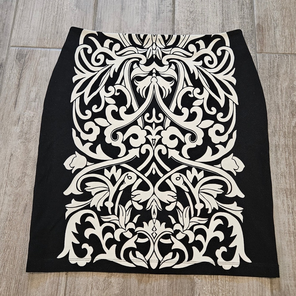 J.McLaughlin Pencil Skirt Size 6‎ Black White Damask Scroll Stretch Knit Career